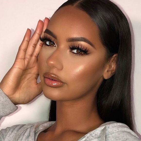 Bobbi Brown Luxe Matte Lipstick in Beige Dew - Picture 5 of 17